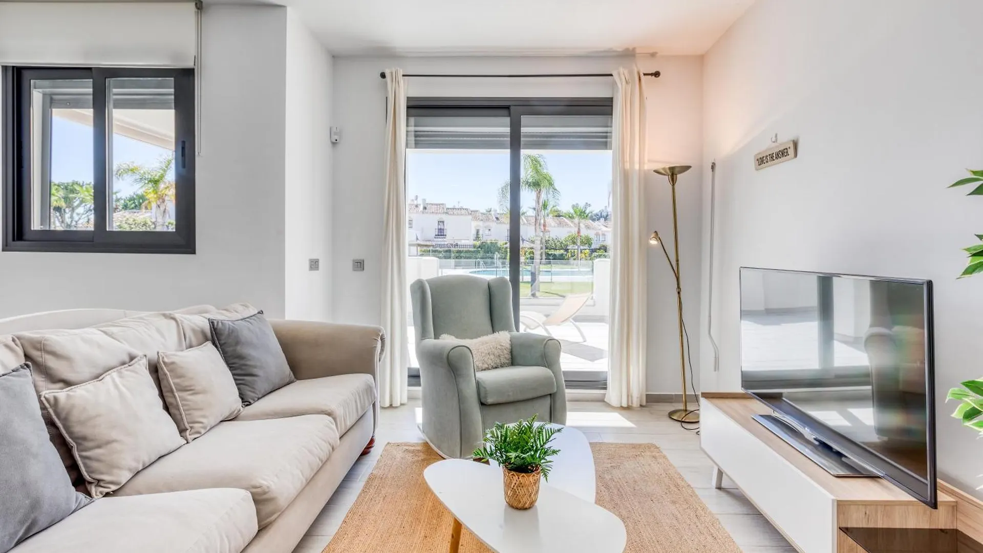 Hanami Arroyo Beach Garden Apartment Estepona