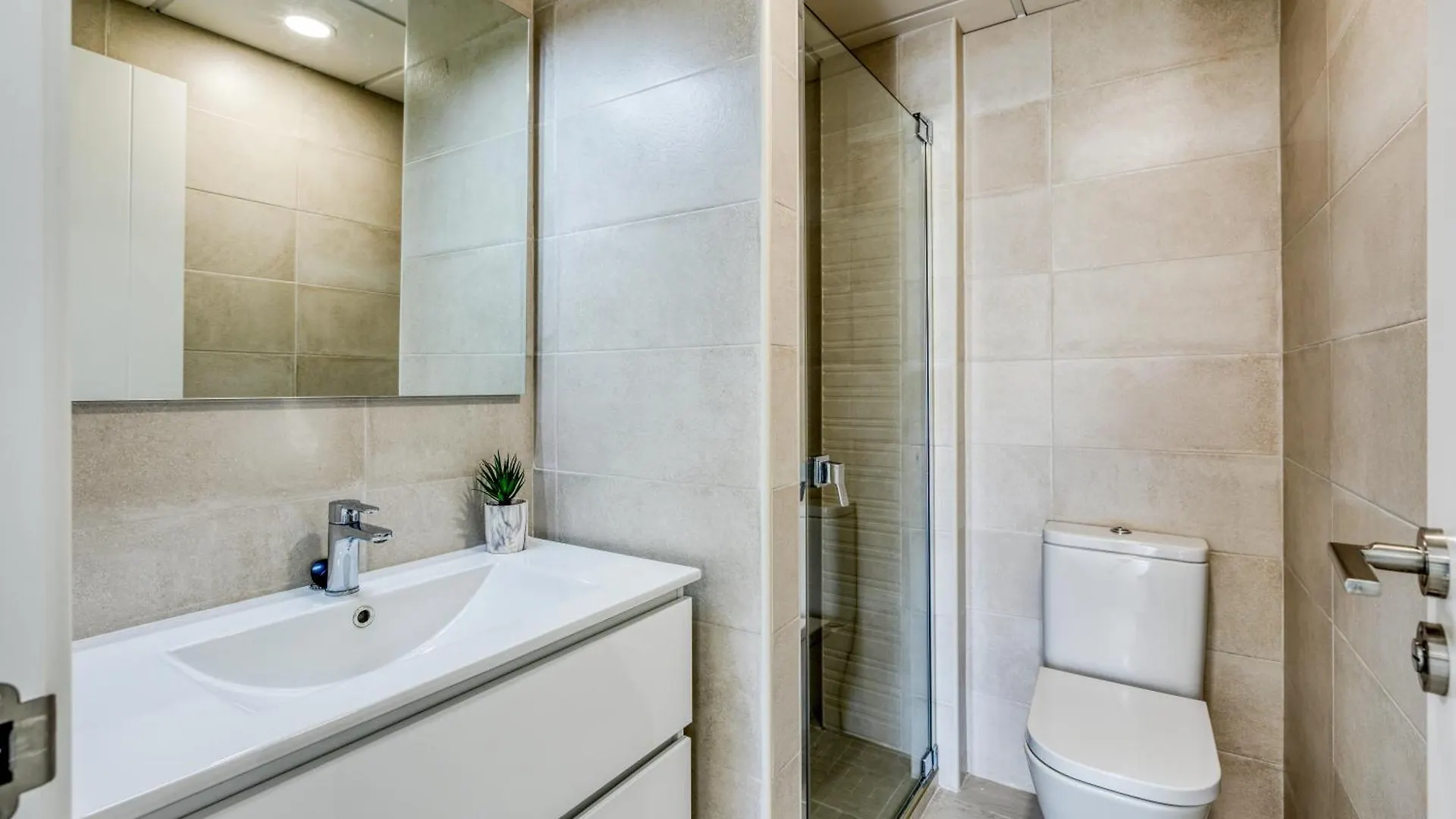 Hanami Arroyo Beach Garden Apartment Estepona