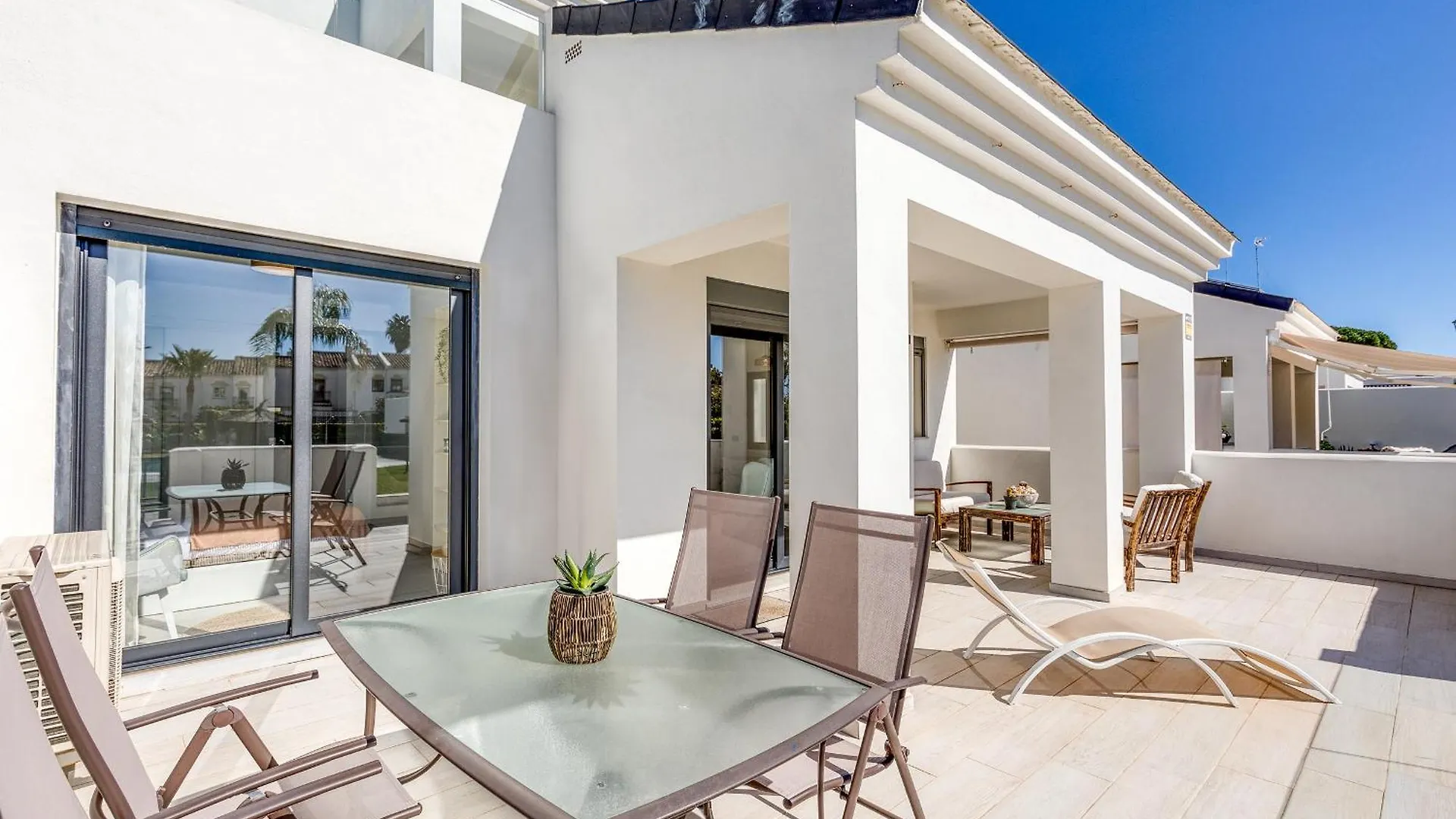 Hanami Arroyo Beach Garden Apartment Estepona
