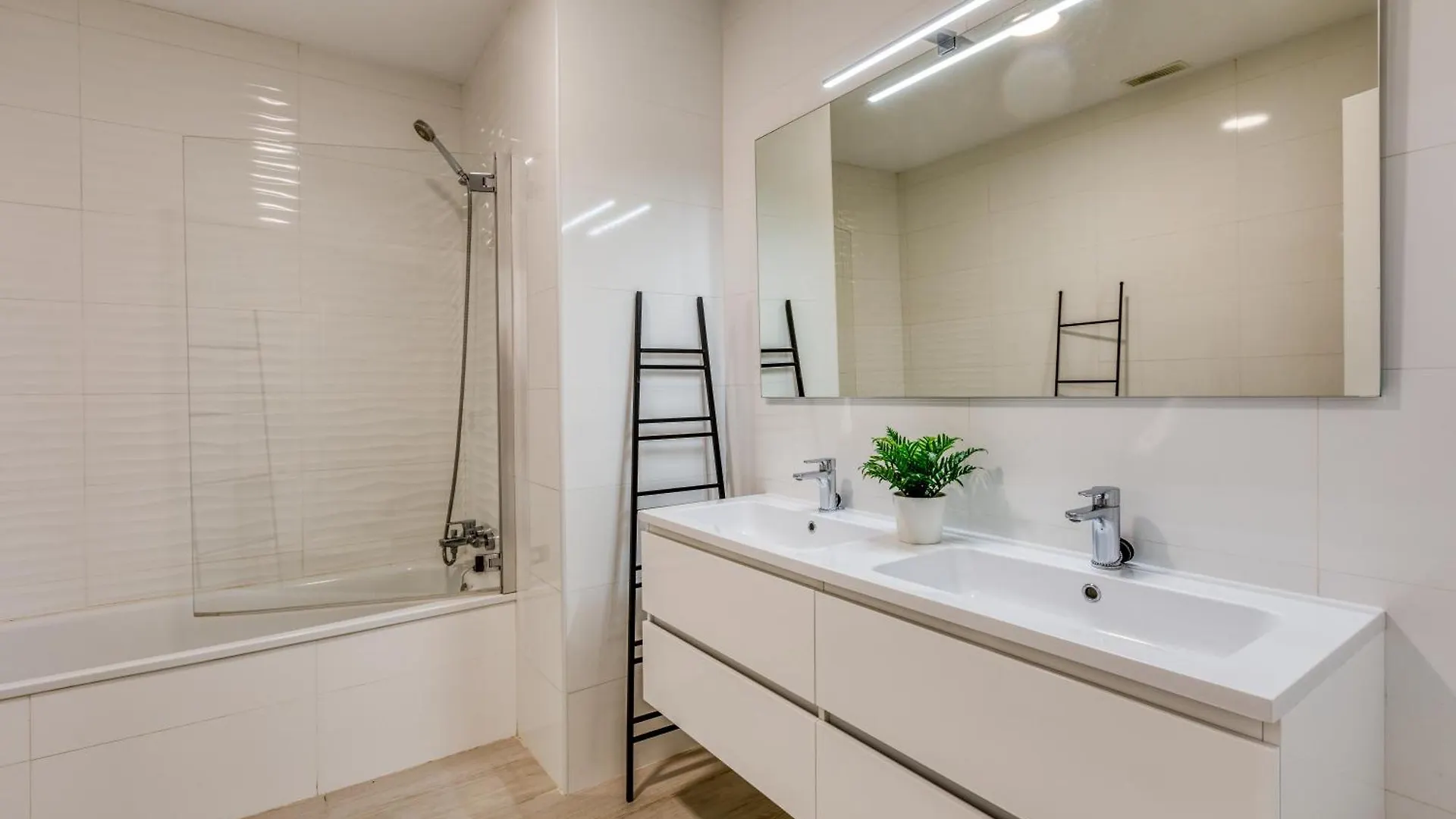 Hanami Arroyo Beach Garden Apartment Estepona 0*,