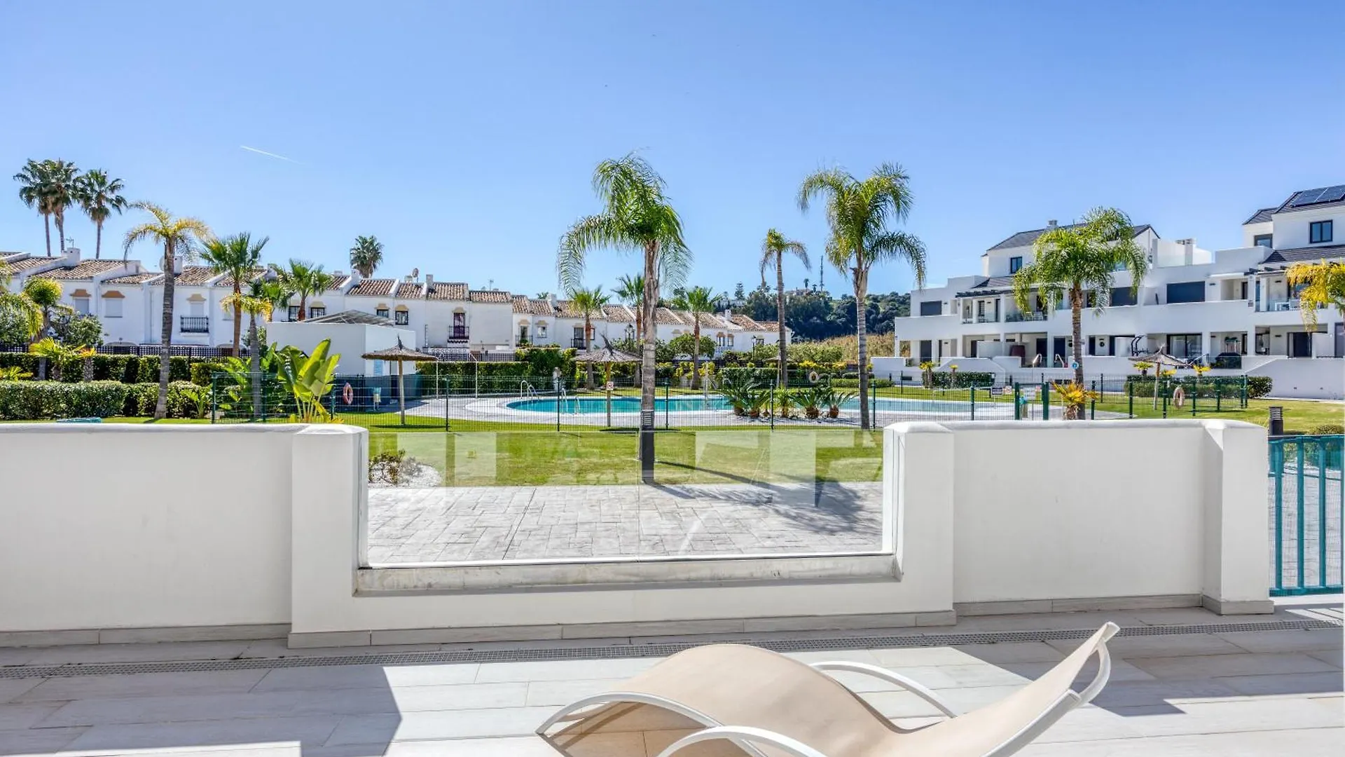 Hanami Arroyo Beach Garden Apartment Estepona