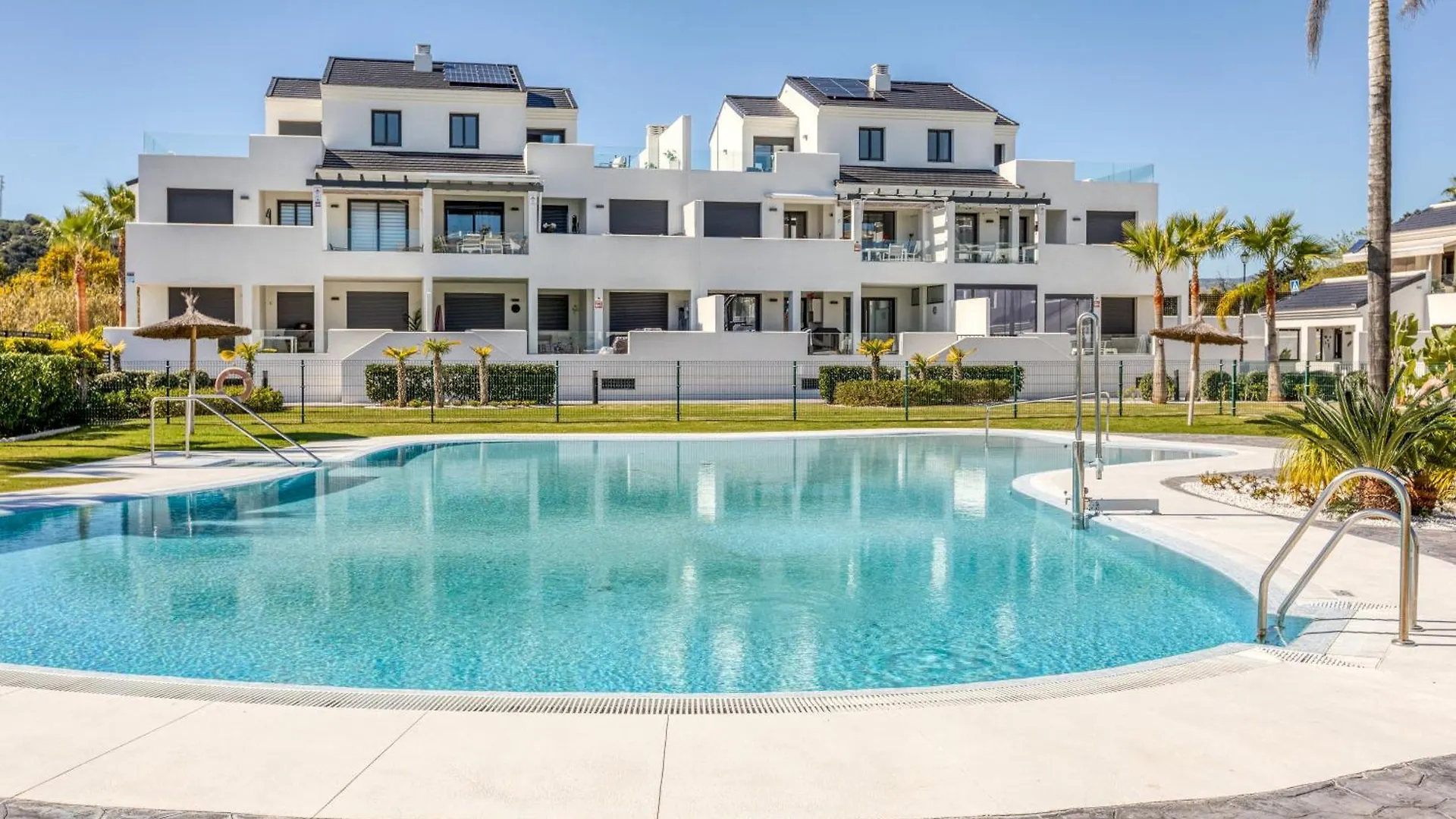 Hanami Arroyo Beach Garden Apartment Estepona 0*,