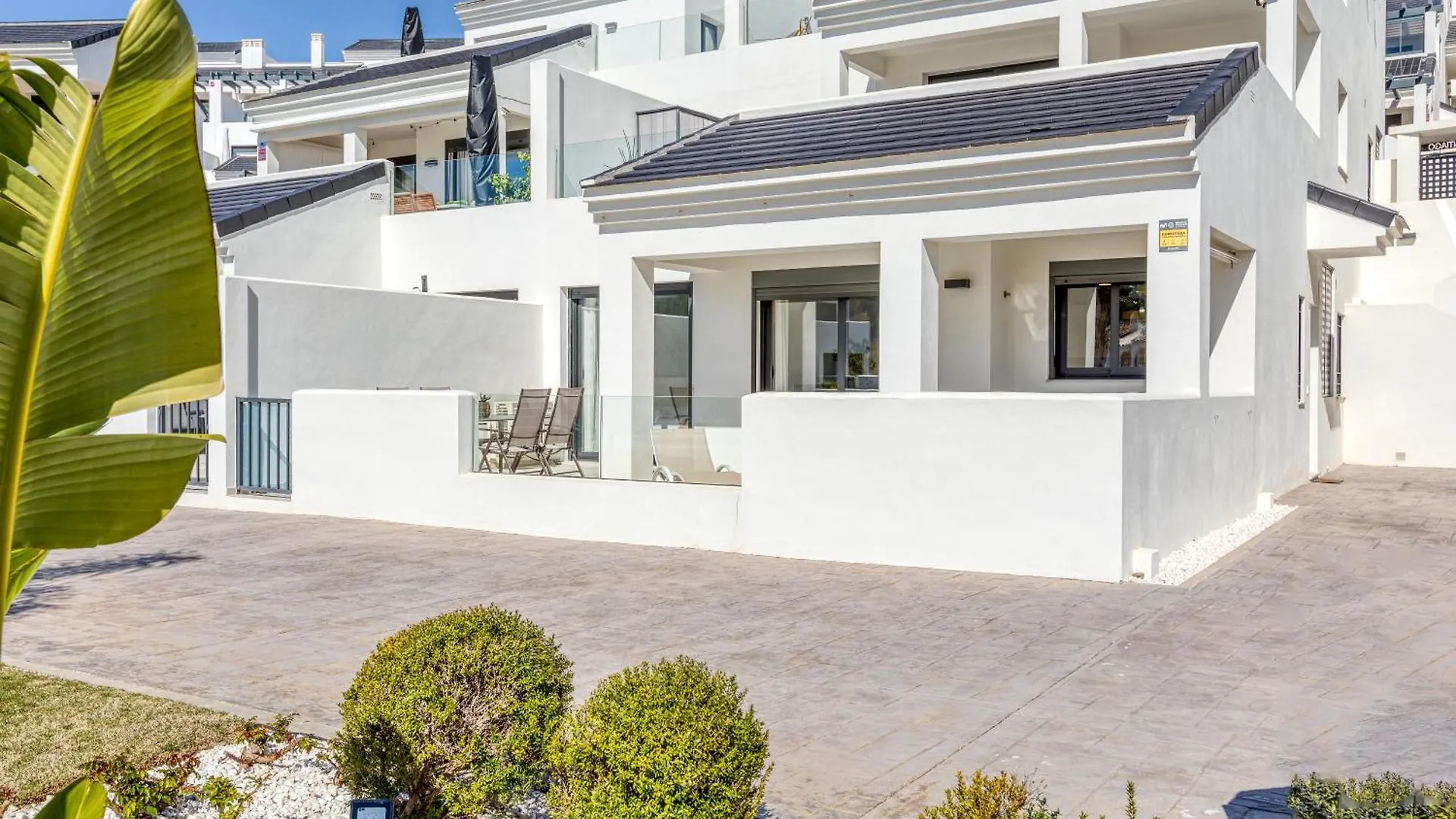 Hanami Arroyo Beach Garden Apartment Estepona