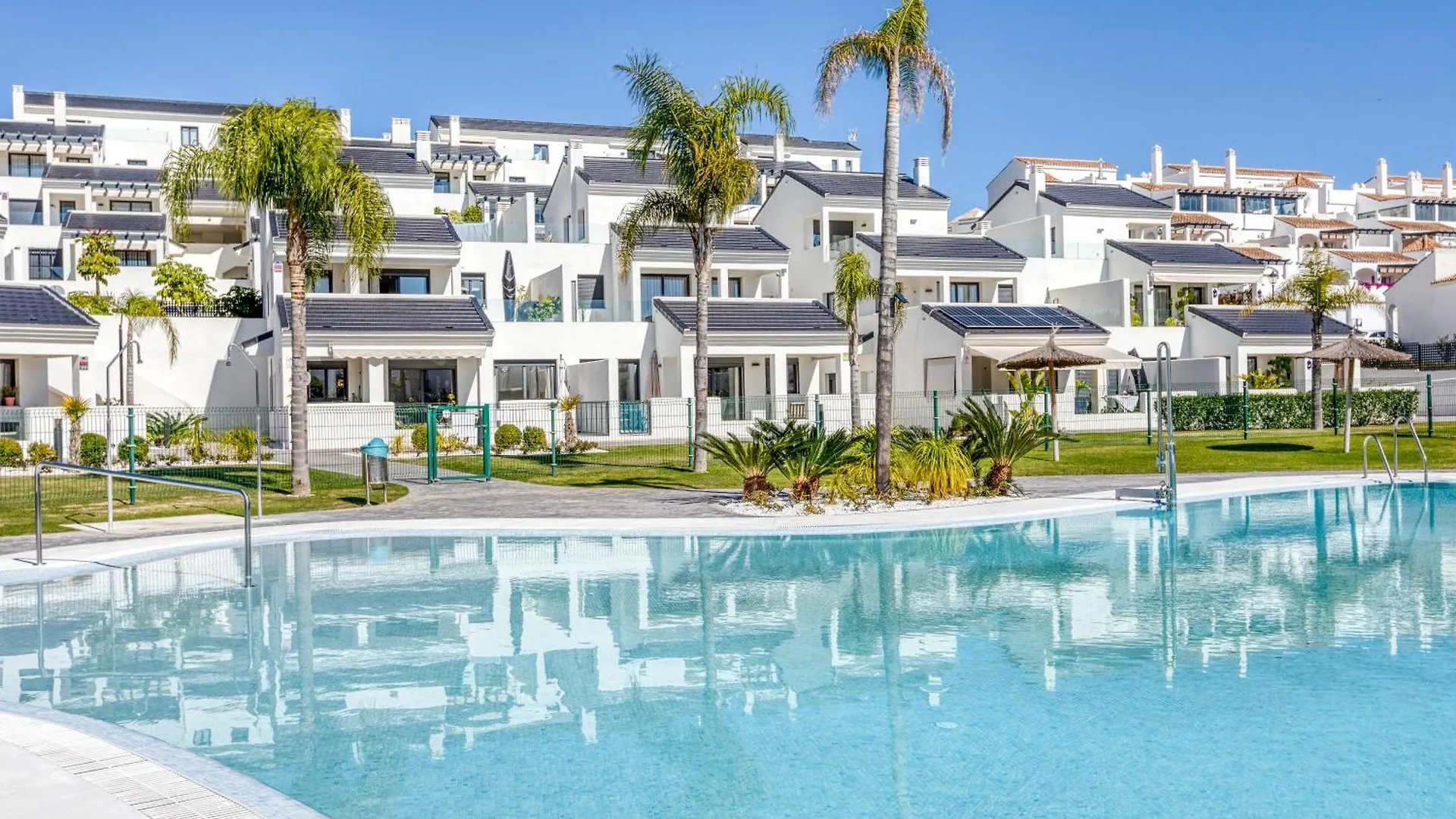 Hanami Arroyo Beach Garden Apartment Estepona 0*,