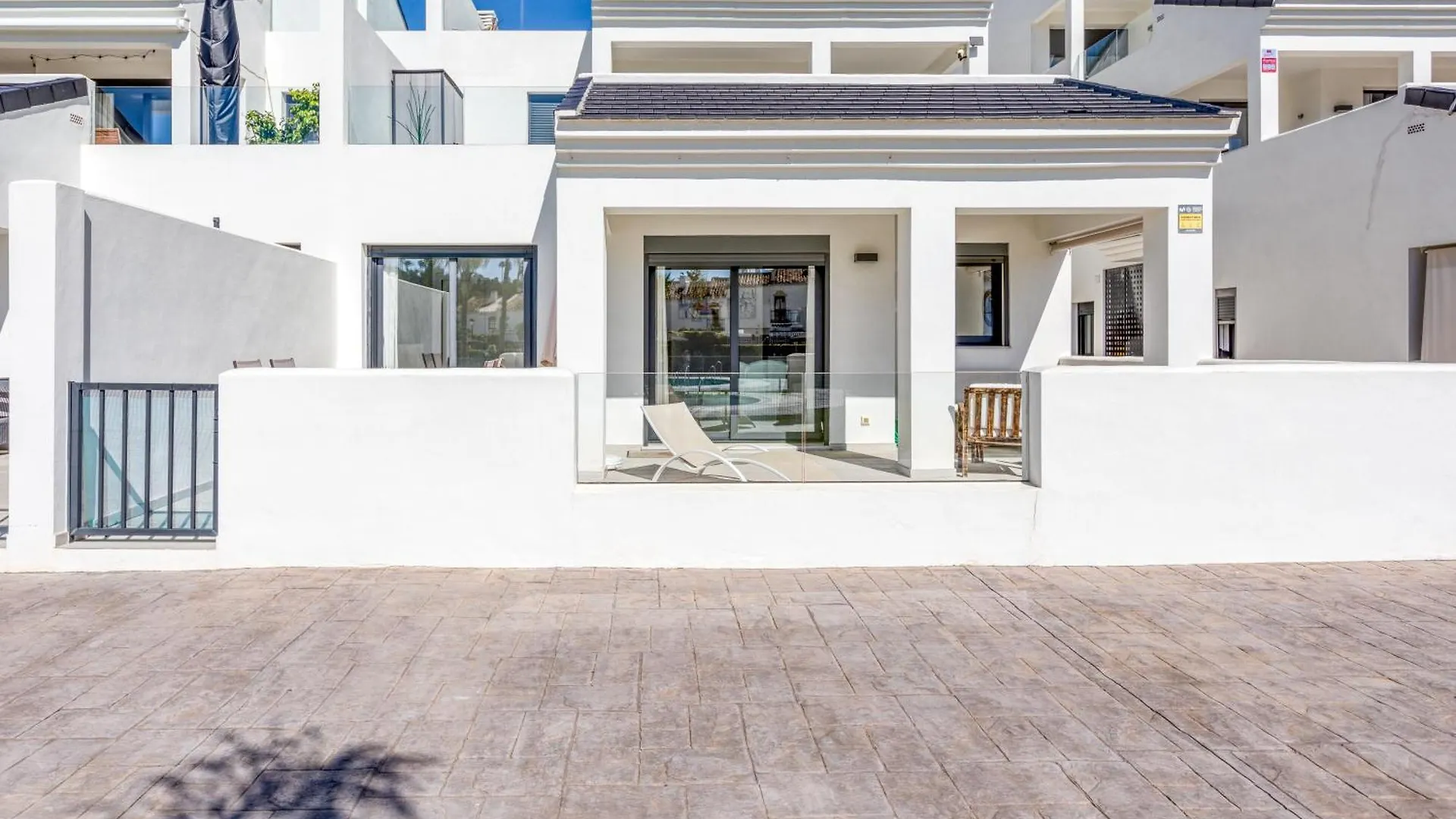 Hanami Arroyo Beach Garden Apartment Estepona