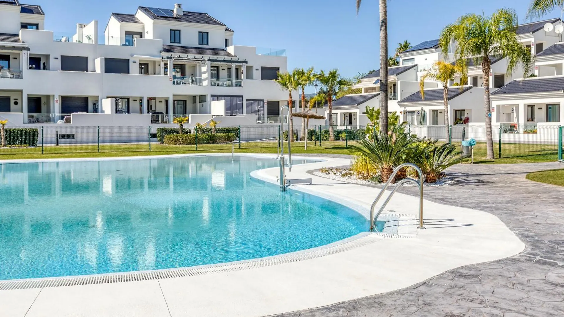 Hanami Arroyo Beach Garden Apartment Estepona