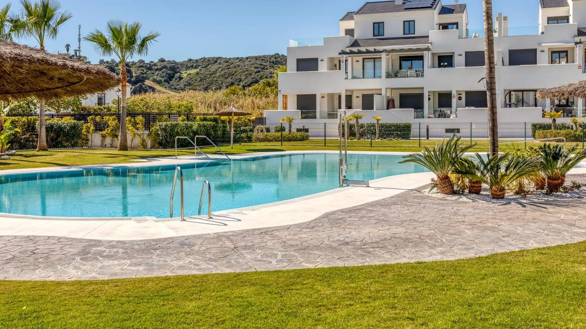 Hanami Arroyo Beach Garden Apartment Estepona